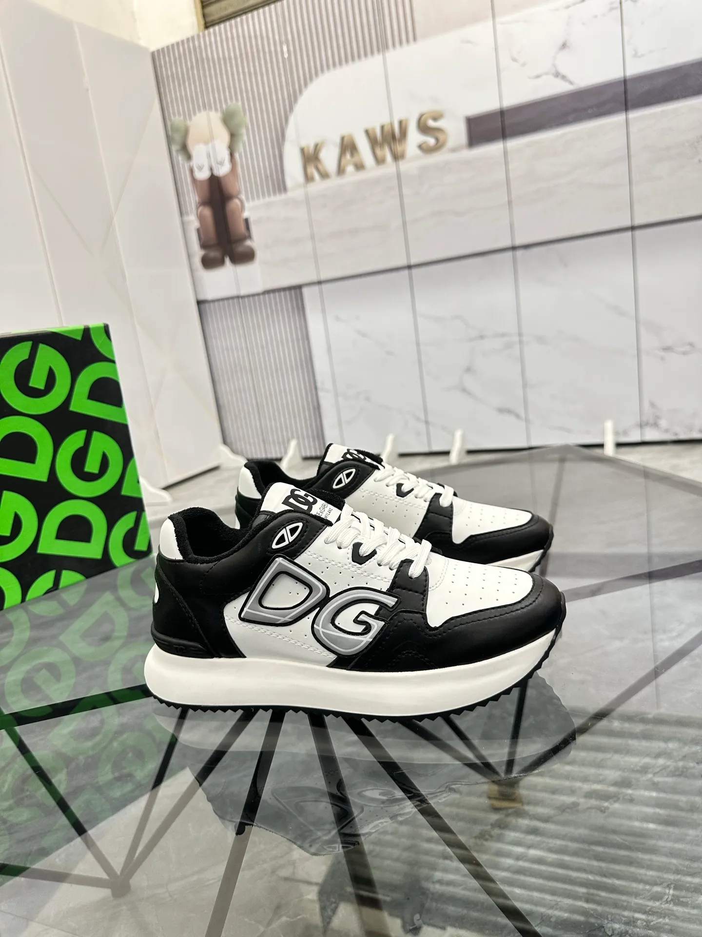 Men's shoes: 💰P500¥ Product trademark: DG "Dolce & Gabbana*" low-top sneakers Regular size: 38-44 (can be customized to 45.46.) Product materials: Upper imported cowhide stitching original material, breathable lining, original outsole. Number: 803
